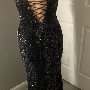 Never work sparkle prom dress! Super pretty, has no alterations